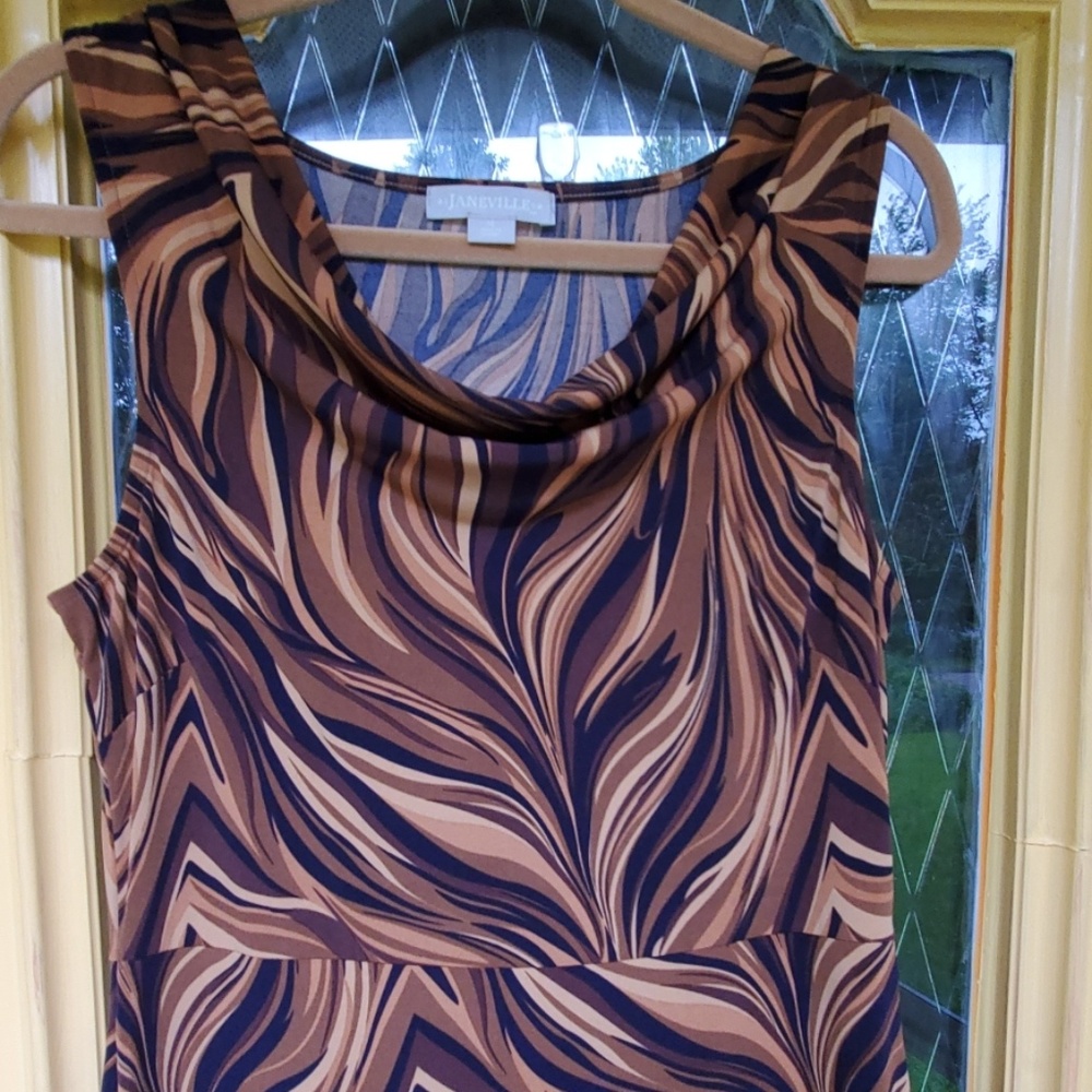 Dress - Picture 2 of 5